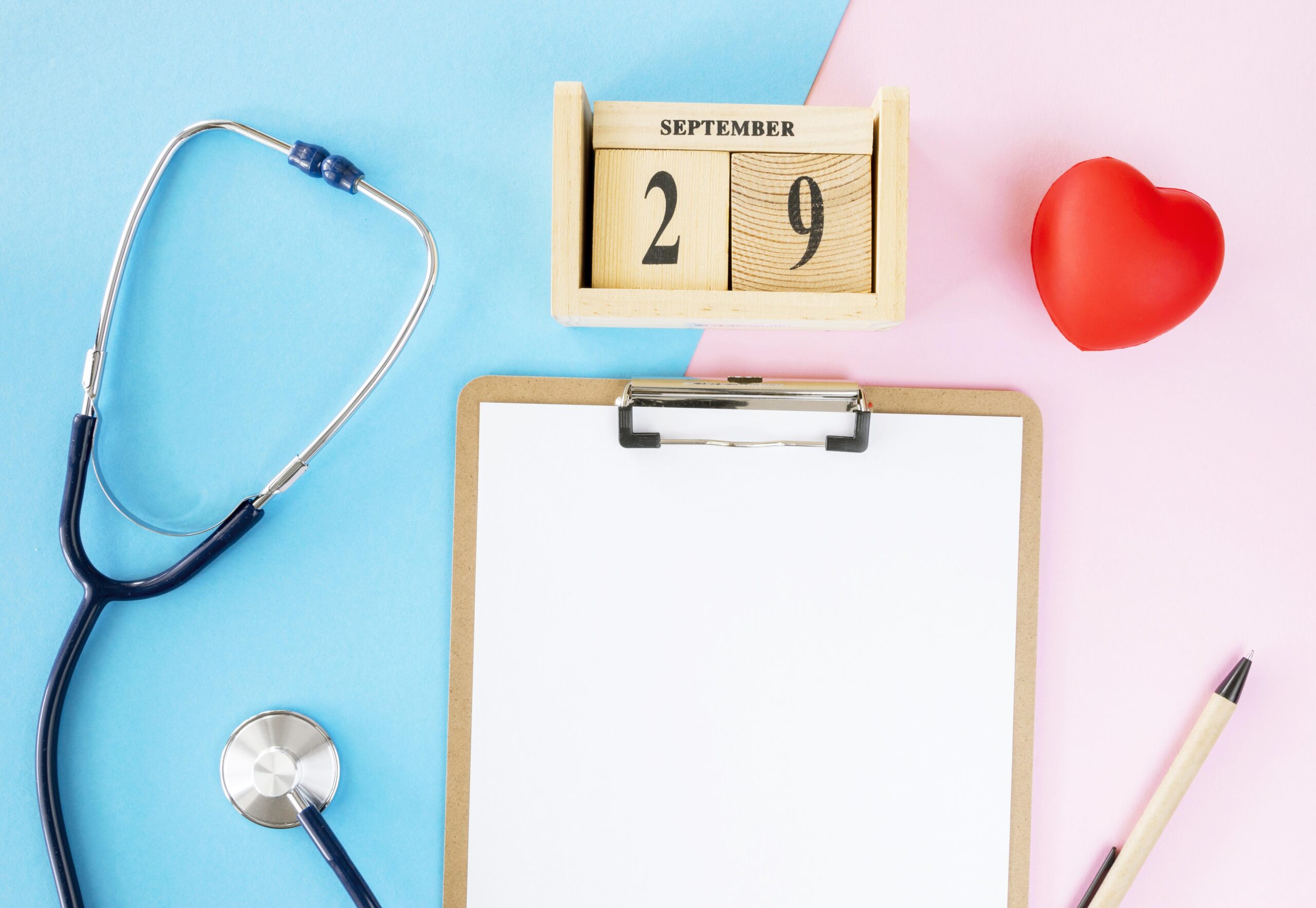 top-view-notepad-with-heart-shape-stethoscope